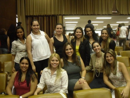 Equipe Feminina no auditório da ACMinas